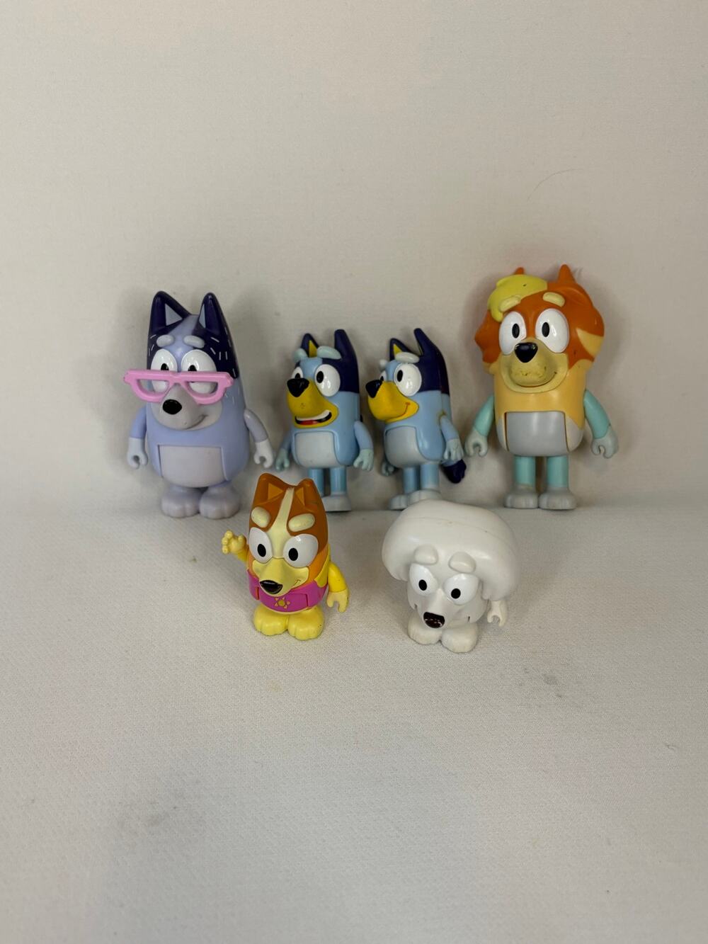 Bluey and Friends Action Mini Figures Lot of 6 Assorted
